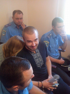 Братский районный суд 8 августа принял решение оставить под стражей николаевского «свободовца» Геннадия Дуброва по прозвищу «Бизон».
