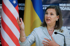 Во вторник, 26 апреля, в Киеве состоялась встреча помощника госсекретаря США Виктории Нуланд с представителями парламентских фракций, на которой она призвала депутатов принять необходимые изменения в законодательство с тем, чтобы на оккупированной территории Донбасса в июле можно было провести местные выборы.