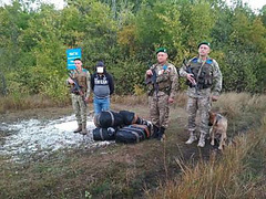 В пятницу, 15 сентября, пограничники Луганского отряда задержали нарушителя границы, который пытался переместить через границу с Российской Федерацией около 500 трикотажных шапок.