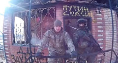 Под Донецком бойцы «Правого сектора» нашли и сожгли дачу главаря террористов Александра Захарченко.