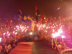 В Киеве вечером 1 января началось факельное шествие в паять о 106-й годовщине со дня рождения одного из главный деятелей украинского национализма Степана Бандеры