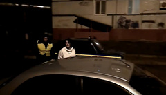 Жительница Южноукраинска, находясь в состоянии алкогольного опьянения, устроила дебош во дворе дома №27 по проспекту Независимости, во время которого повредила припаркованные автомобили.