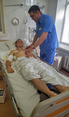 Военнослужащему, который попал под минометный обстрел в районе населенного пункта Рыбинское, нужна помощь.