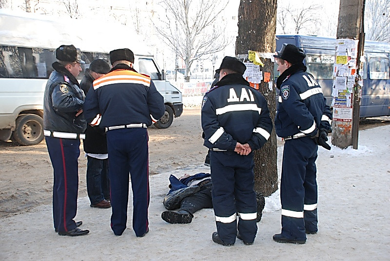 В автобусе ехало 55 человек на остановке вышло на 7 человек меньше чем осталось