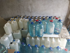 В Николаеве в гаражном боксе налоговая милиция обнаружила 8730 литров фальсифицированных ликеро-водочных изделий на сумму в 1,5 миллиона гривен.