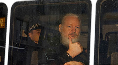 Основателя «WikiLeaks» Джулиана Ассанжа приговорили почти к году тюрьмы за нарушение условий выхода под залог.