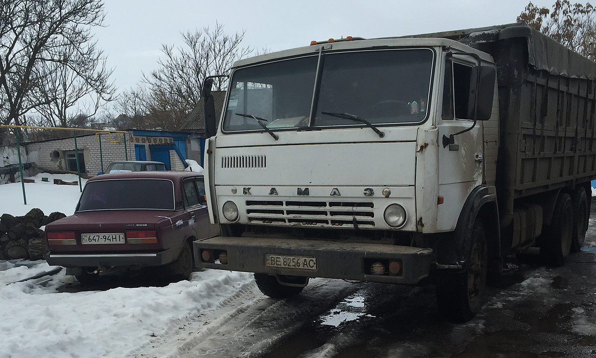 Девушку поймали на воровстве Девушку поймали на воровстве