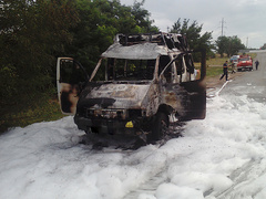 Возле поселка Братское на Николаевщине произошел пожар микроавтобуса «Газель».