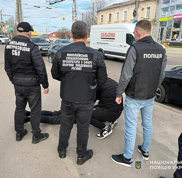 За $2400 обіцяли зняти з військового обліку: У Миколаєві поліцейські затримали військовослужбовців ТЦК та СП - Copyright https://news.pn