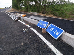 В Николаевской области зафиксировали кражи новых дорожных знаков с автодороги Т-15-08 «Калиновка  Снигиревка».