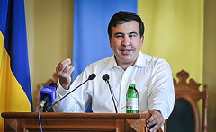Председатель Одесской ОГА Михеил Саакашвили, выступая на Черноморском экономическом форуме, предложил отменить 500 тысяч гривен платы за лицензию на оптовую торговлю алкоголем.
