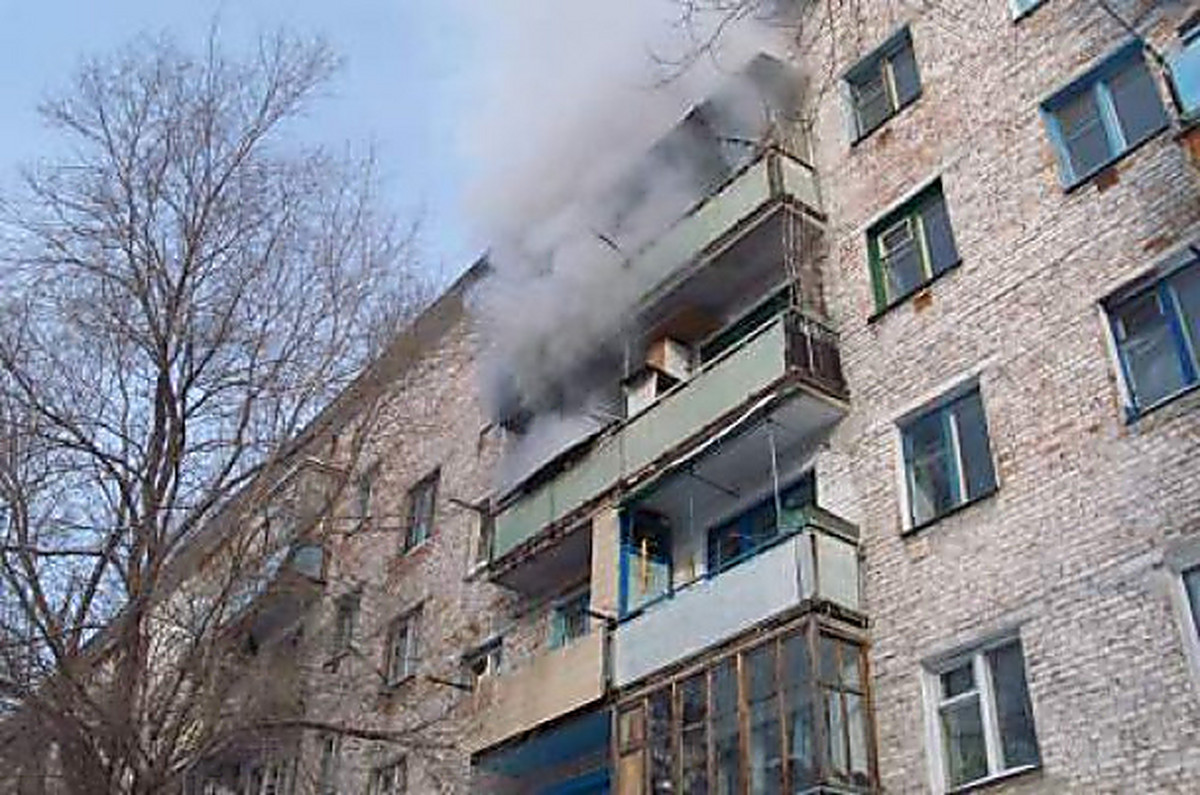 Пожар домашних вещей в квартире жилого дома поселка Ясногорс.