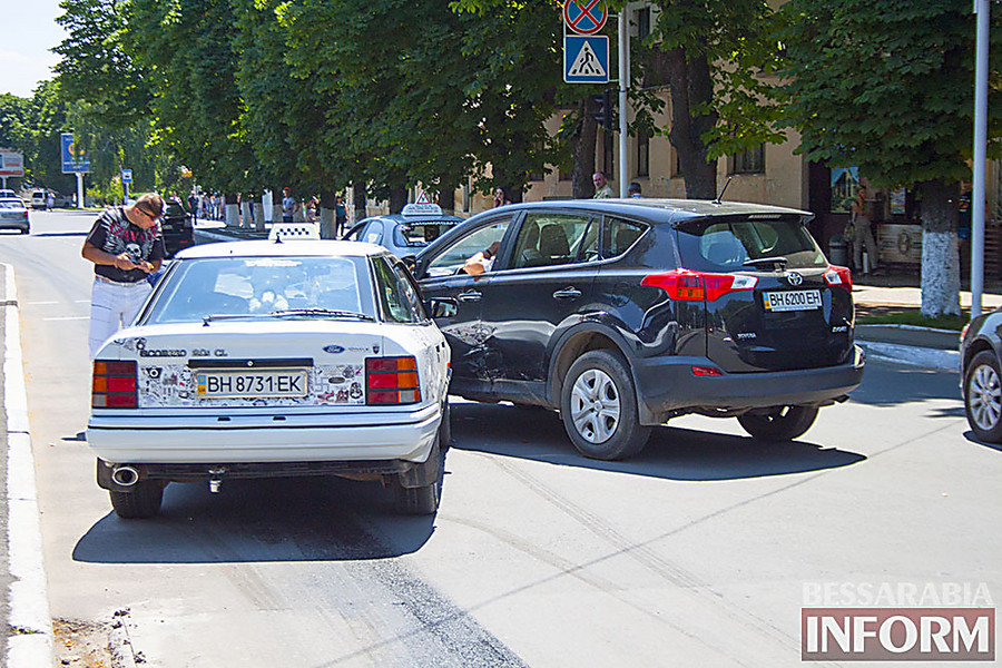 Столкнулись два автомобиля