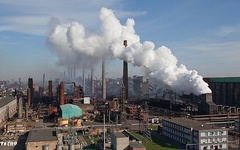 В Донецкой области двое работников частного акционерного общества «Авдеевский коксохимический завод» отравились токсичными газами.