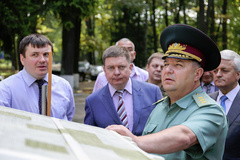 До конца года в Вооруженные Силы Украины должно прийти 10 бронемашин «Дозор-Б», а оборонное ведомство получит 31 танк от Львовского бронетанкового завода.