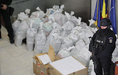 Недалеко от границы Одесской области, в дельте реки Дунай, румынские полицейские нашли более 800 килограммов кокаина.