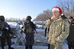 31 декабря, глава Луганской ОГА Геннадий Москаль посетил крайние точки обороны украинских войск  25-й, 29-й и 31-й блокпосты, а также село Крымское.