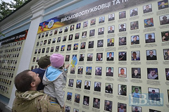 В субботу, 30 мая, на территории Михайловского златоверхого монастыря в Киеве открыли стену памяти погибших бойцов АТО.