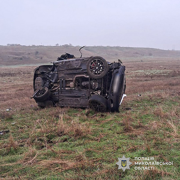 Водій BMW виїхав на узбіччя і перекинувся: На Миколаївщині постраждали двоє людей, водія затримано - Copyright https://news.pn