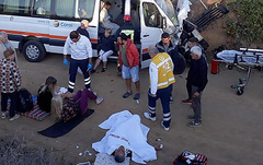 В Турции микроавтобус, перевозивший украинских туристов, столкнулся с трактором. В результате происшествия пострадали 13 человек.