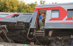 В Республике Мордовия (Российская Федерация) с рельсов сошли четыре вагона пассажирского поезда.