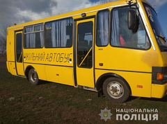 В Новоодесском районе Николаевщины полиция 27 марта остановила 64-летнего водителя школьного автобуса, который вез 16 учащихся 1-8 классов из школы домой.