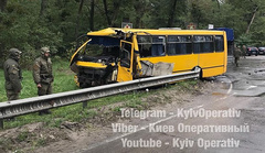 В Вышгородском районе возле села Новые Петровцы автобус, который перевозил военных, попал в ужасное ДТП. В аварии погиб один военнослужащий, еще 8 человек пострадало.