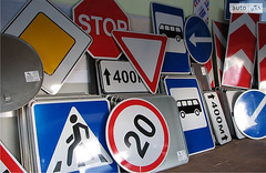 Служба автомобильных дорог в Николаевской области объявила тендер на 22 миллиона 568 тысяч 694 гривны на установку дорожных знаков.