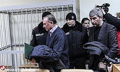Печерский районный суд Киева продлил на два месяца меру пресечения виде содержания под стражей с альтернативой залога в сумме около 3,6 млн грн. бывшему лидеру фракции Партия регионов Александру Ефремову.