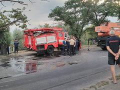 В среду, 24 августа, в Николаеве на выезде с Варваровского моста в сторону микрорайона Варваровка произошло ДТП с участием пожарного автомобиля «КрАЗ»