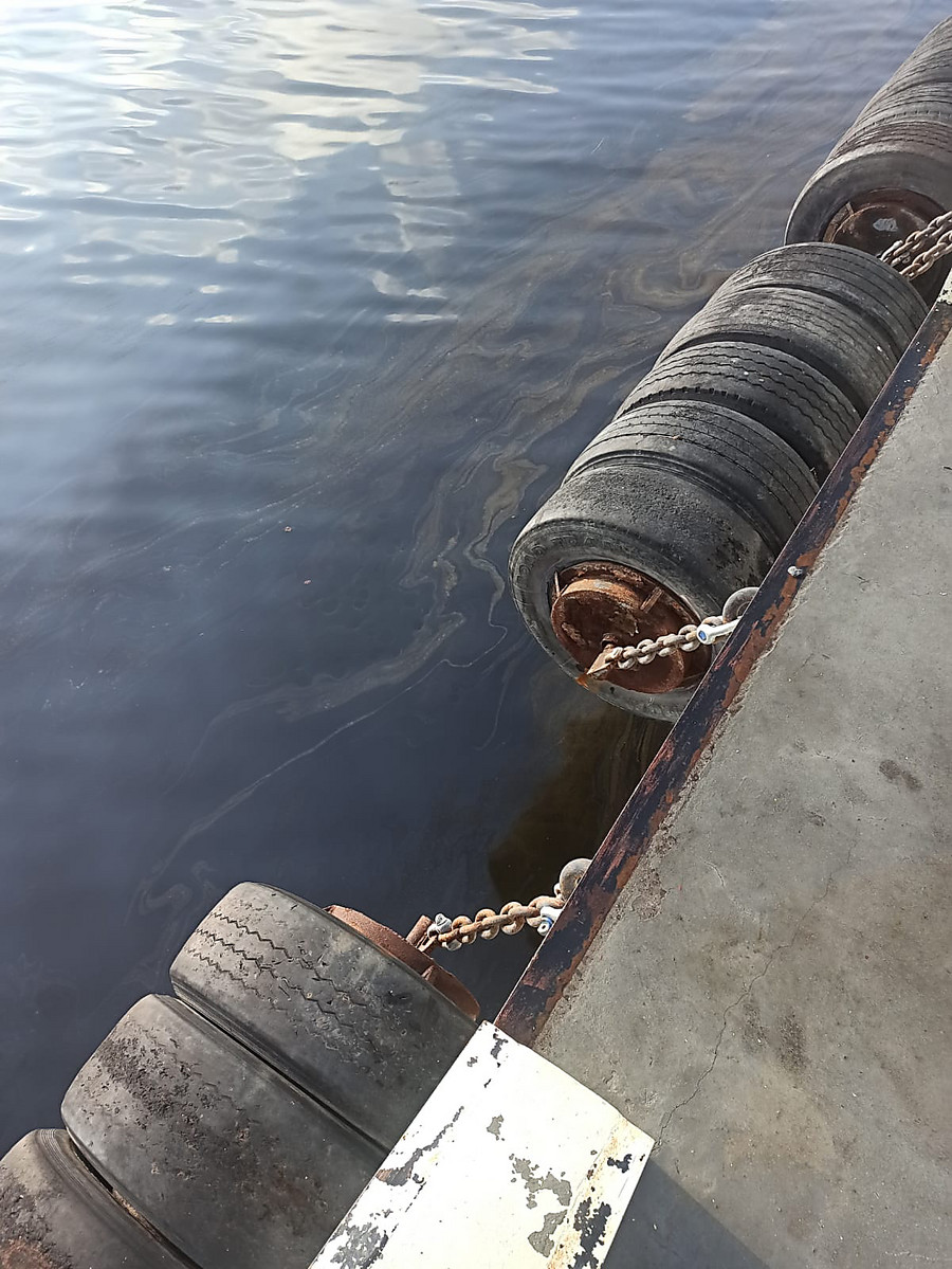В Николаевском порту затонул земснаряд — экологи зафиксировали в воде ...