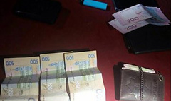 В Донецкой области задержали двух полицейских за получение взятки в сумме 80 тысяч гривен.