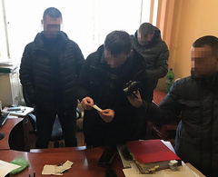 Во Львове СБУ задержала на взятке следователя одного из городских отделов полиции.