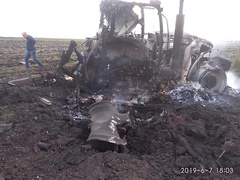 В Луганской области  в поле сдетонировало неизвестно взрывное устройство после того, как его задели трактором во время сельскохозяйственных работ.