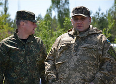 Генерал-лейтенант милиции, руководитель ГУ МВД Украины в Луганской области Анатолий Науменко уверен, что луганским террористам, поддерживаемым Россией, будет очень и очень сложно прорвать линию обороны на Луганщине.