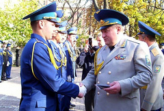 Министр обороны Степан Полторак отозван из командировки генерала-лейтенанта Николая Петрушенко, задержанного пьяный в Одессе. По данному факту проводится служебное расследование.