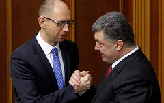 Деятельность президента Петра Порошенко полностью поддерживают лишь 2 украинцев, еще 15 поддерживают ее частично.