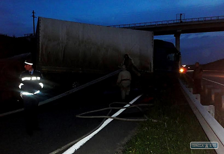 Фото девушка врезалась в отбойник на скорости 180