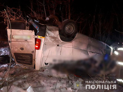 Во вторник, 19 февраля, в Полтавской области на 188 километре трассы Киев - Харьков перевернулся микроавтобус «Volkswagen», следовавший из Варшавы в Запорожье. В результате ДТП погибли четыре человека, еще двое находятся в реанимации.