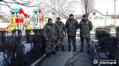 Бойцы роты полиции особого назначения «Святой Николай» («Николаев») оказали поддержку центру социально-психологической реабилитации детей в Добропольском районе Донецкой области.
