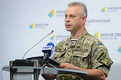 За минувшие сутки в зоне проведения антитеррористической операции на Донбассе погиб один украинский военнослужащий, еще шестеро получили ранения.