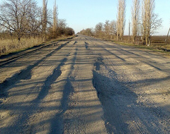 Трасса Н-11 «Днепропетровск-Николаев» на участке между Баштанкой и Новым Бугом пришла практически в абсолютную негодность из-за многочисленных ям и выбоин