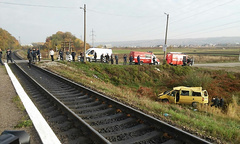 В пятницу, 23 октября, вблизи Ивано-Франковска поезд «Киев - Ивано-Франковск» наехал на легковой автомобиль.