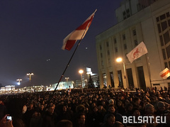 В Минске несколько тысяч человек вышли на акцию «Марш рассерженных белорусов», направленную против «налога на тунеядство». Таких массовых акций не было в Минске с 2010 года.