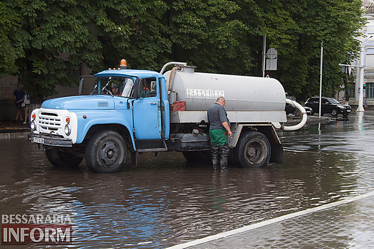 Машина ушла под воду