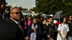 Тысячи людей собрались в субботу, 10 октября, в Вашингтоне, чтобы выразить протест против расизма. Манифестация состоялась близ Капитолия. Участники требовали провести реформу юстиции и соблюдать их гражданских прав. Они прибыли в американскую столицу из многих федеральных штатов.