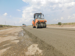 В Николаевской области продолжаются работы по капитальному ремонту с устройством цементобетонного покрытия в наиболее разрушенном участке от границы с Кировоградской областью в сторону Николаева.