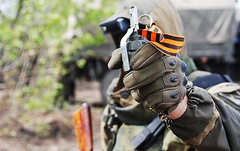 Боевик незаконного вооруженного формирования «Русская православная армия», который воевал на стороне террористов на Донбассе, сдался украинской полиции.