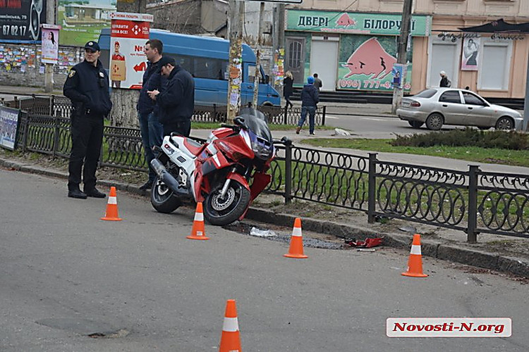 Мотоциклист врезался в газель