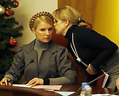 Юлия Тимошенко и ее пресс-секретарь Марина Сорока во время заседания Кабинета Министров. Киев, 9 января